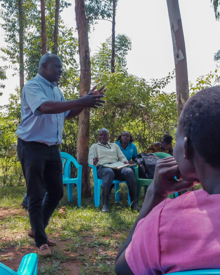 Joshua, a lecturer at the ICIPE research centre, teaches the theory behind push-pull technology prior to its implementation.